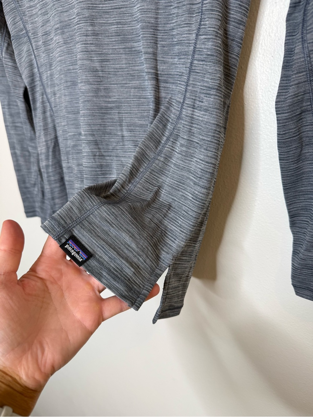 Patagonia Capilene Cool Lightweight Sun Guard Shirt in Heather grey size xs - Picture 7 of 7